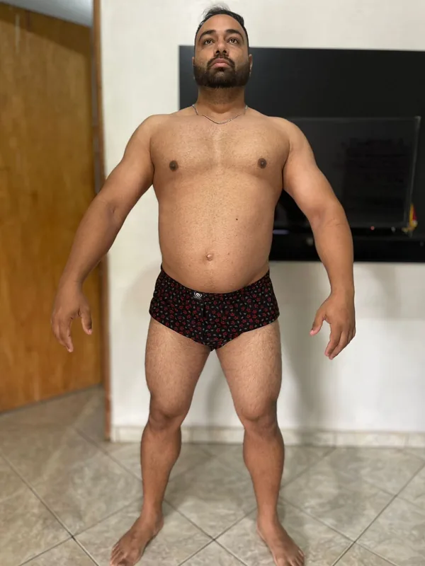 Foto de aluna antes do acompanhamento de treino e dieta da consultoria
